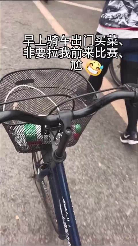 误入自行车赛，如同拖拉机挑战法拉利车队，笑料百出
