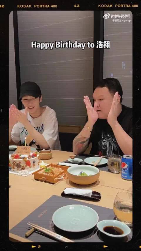 车澈深夜发文谁也没有时光机器，前妻李嘉格官宣01年男友