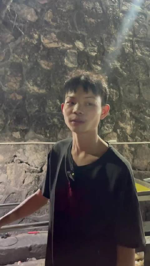 14岁惠州学技术16岁深圳创业，潮汕小伙搬砖攒钱做鸡盼开迈巴赫