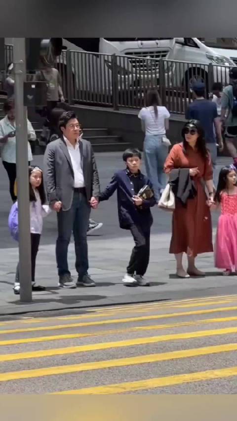 真正的安全感不是来自保镖和豪车家国信仰才是最硬的底牌！