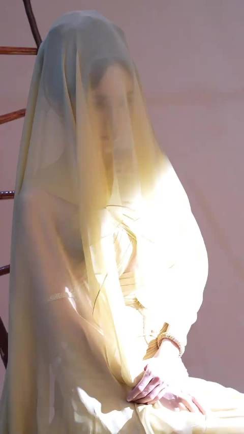 杨幂女士，可以让我来掀头纱吗？