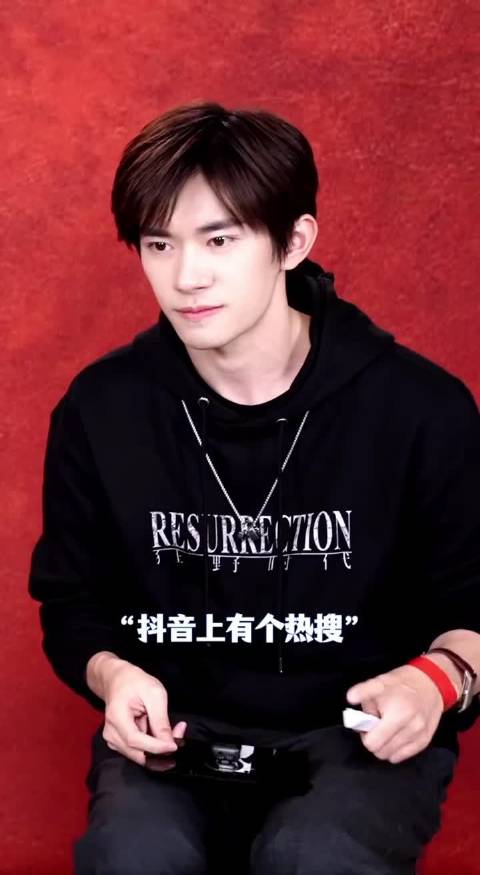 易烊千玺二十五岁生日粉丝深情告白