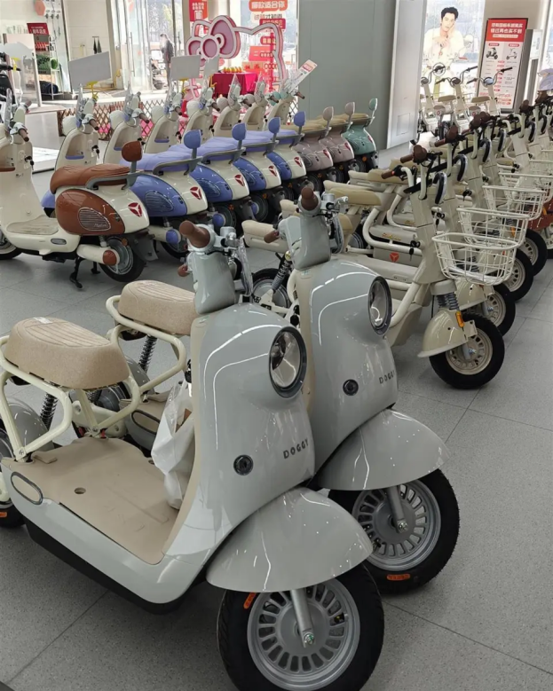 “接娃难” 戳中家长痛点，雅迪为新国标车争议致歉并推整改方案