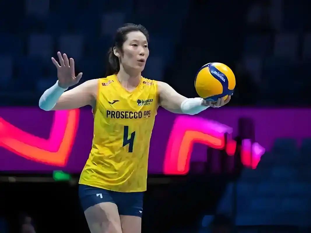 李盈莹发了句我到米兰了，朱婷回复我得飞德国了，想不请客？