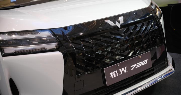 五菱星光730：满足多元家庭出行需求，三种动力的大7座MPV