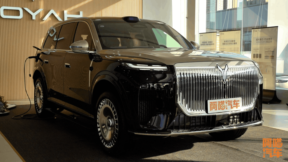 三腔空悬加四颗激光雷达，还有华为全家桶加持，岚图泰山怎么样