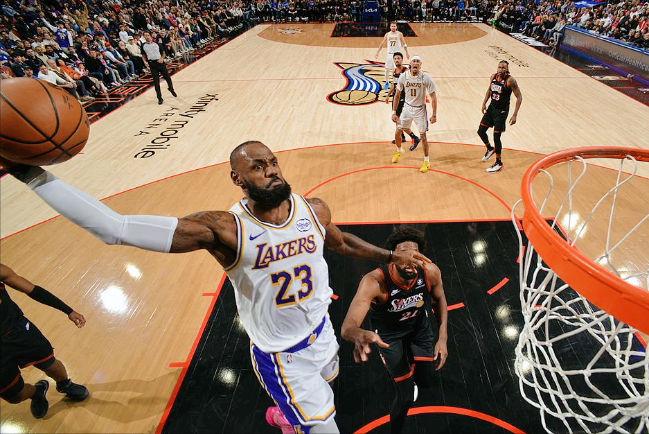 议起复盘｜末节12分+致命抢断！41岁老詹29+7+6封神，请把王冠戴好