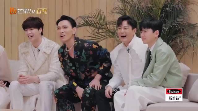 张信哲队加码成功，杨宗纬走向那姐，向她炫耀