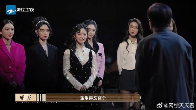 沈月想学动作戏，成龙大哥直言有点难，身高上不信服！