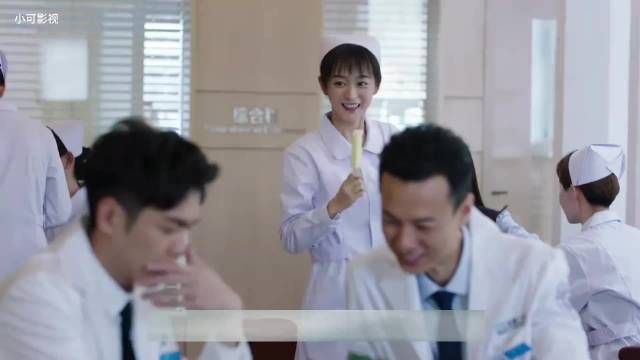 女孩赠雪糕被转送他人