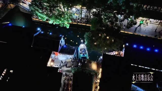 全能女艺人强势回归，携《追光》震撼登台