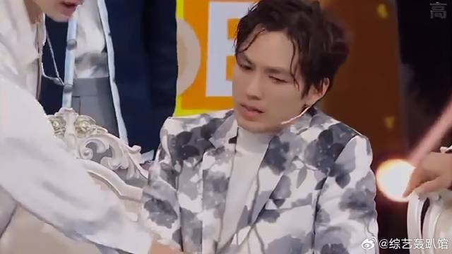 接歌钟汉良抢到，王牌家族自顾自拍照，哇哥“怒了”