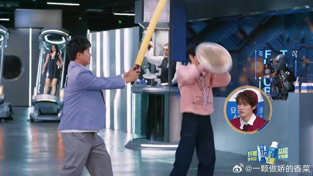 苏醒太坏了！知道周深个子低，专门朝头次次命中笑死人！