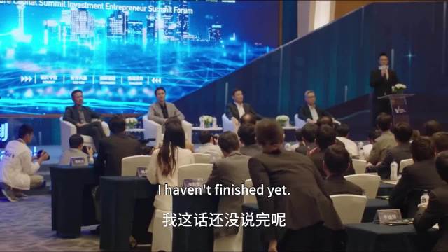 被人瞧不起的家庭主妇在商业论坛大放异彩，被总裁高薪聘请到公司