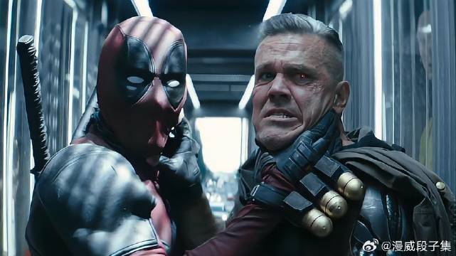 美女差点没命 幸好死侍及时赶到，直接表演双刀砍子弹