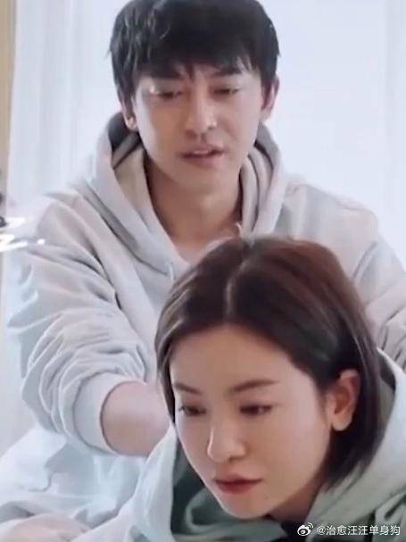 看了李晟和李佳航的相处日常，才知道小燕子，原来是她本色出演