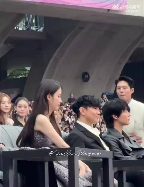 朴宝剑坦言是林俊杰歌迷，成功获偶像签名