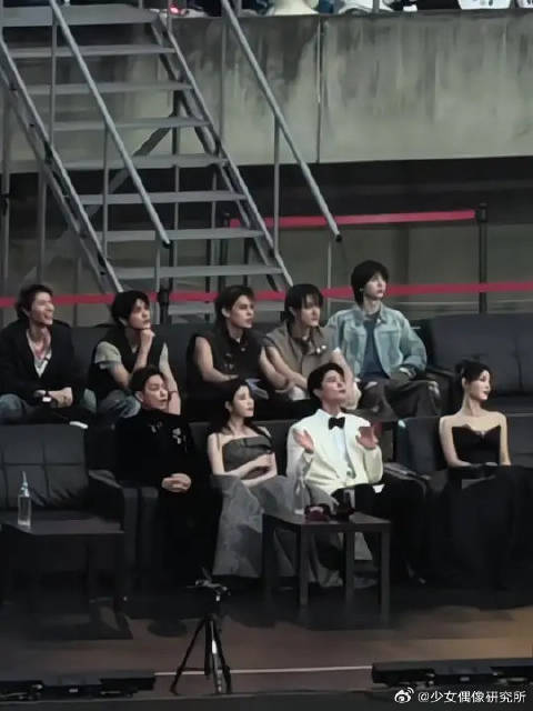 aaa颁奖典礼林俊杰唱《修炼爱情》世纪神奇同框