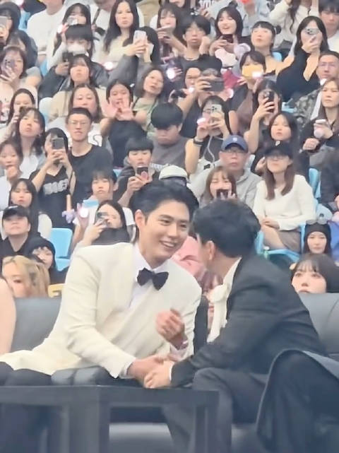 一时不知道该羡慕朴宝剑还是羡慕林俊杰，索性都羡慕吧