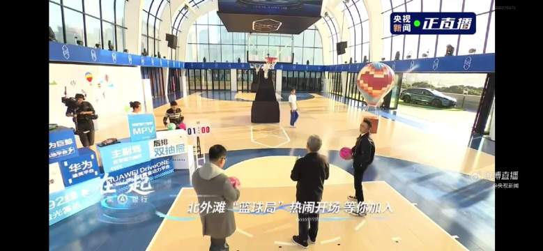 尹同跃直播打篮球谈智界明年新产品，余承东透露首款MPV明年春季推出