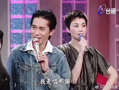 王菲梁朝伟1994年重庆森林时期，男帅女美，这俩人也太可爱了