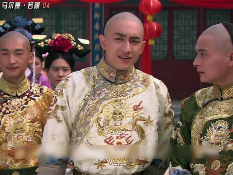 十爷生日宴上，若曦的装扮吸引了众阿哥目光