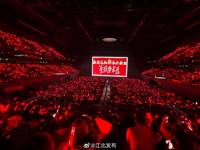 陈小春宁波献唱AI热曲引全场沸腾