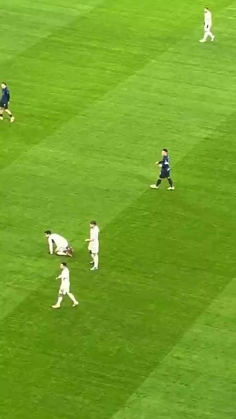 帕斯精彩晃动转身让老大哥劳塔罗滑倒