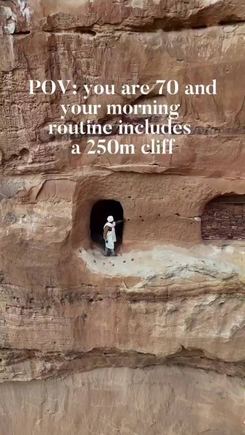 70岁神父56年每日攀250米悬崖与上帝对话