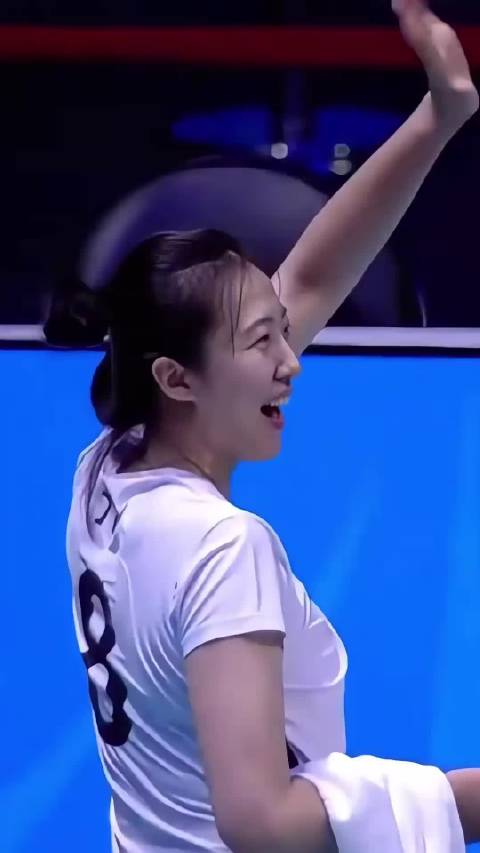 苏辽女排队员赛后合影，丁霞四届全运会坚持不易