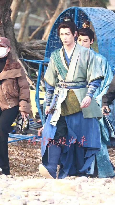 哥哥一大步，妹妹跟不上啊 哥你回头看看你妹呗 许凯史无名