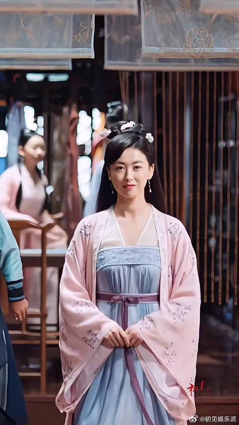 朱珠连续8年入选全球百美面孔榜，这个女人到底有什么魅力