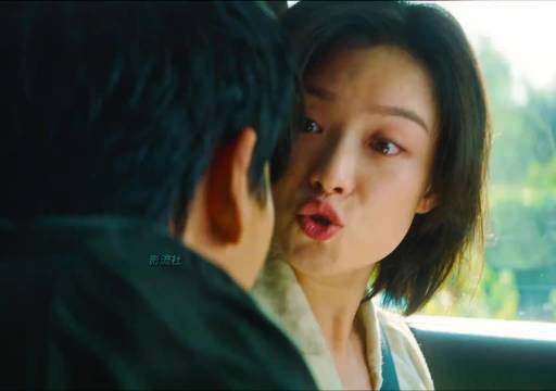 以“何非”的视角打开《消失的她》