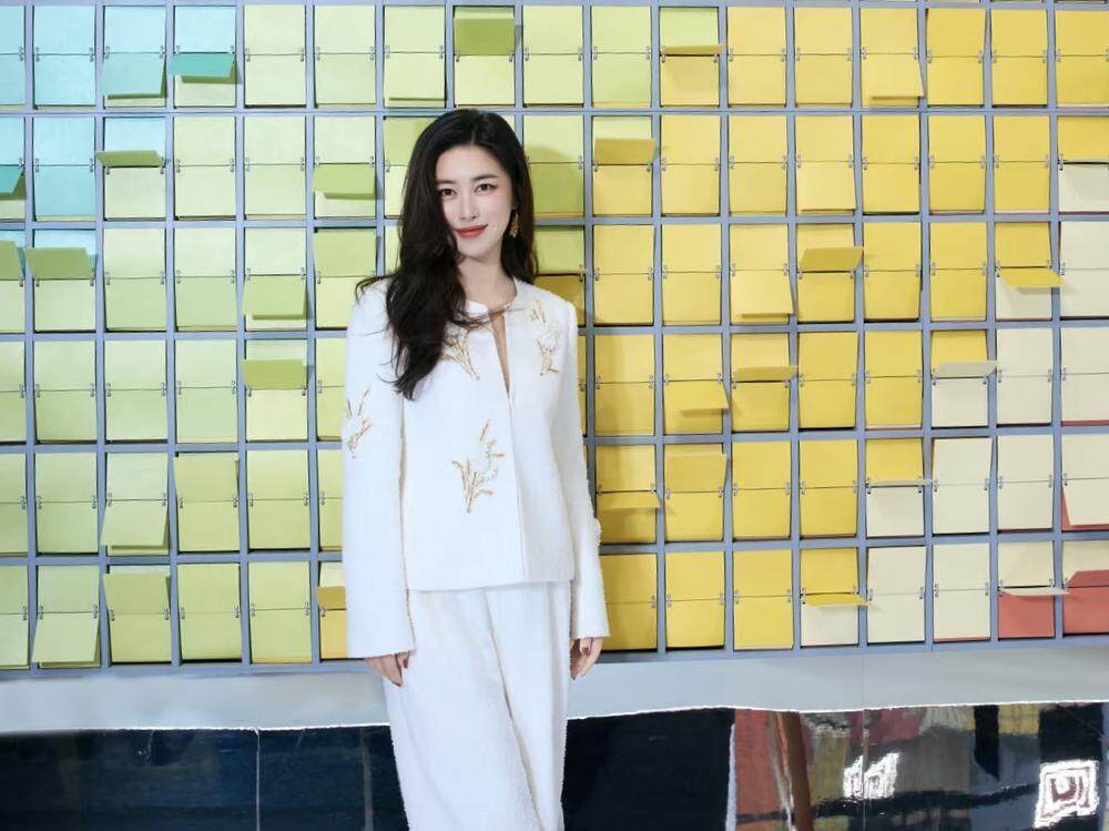 演员朱珠与设计师冯未墨现身广州设计周，共话“美学无界”