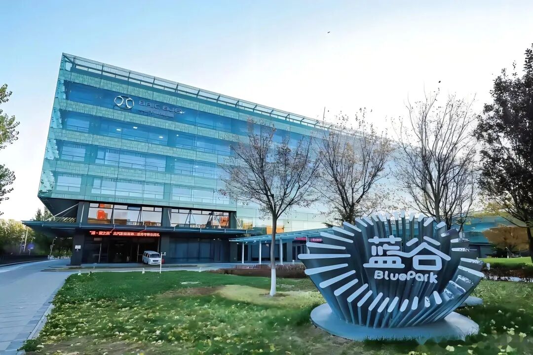 月销连续破2万辆，极狐汽车是否已走出低谷？