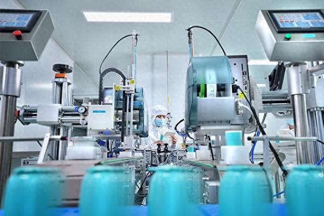 硅基仿生动态血糖仪生产线。 供图