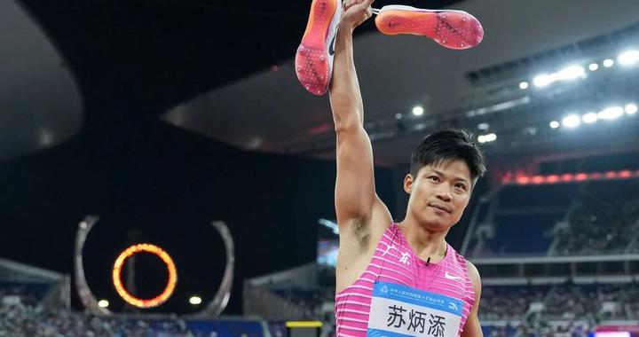 苏炳添退役，吴艳妮发文祝福：传奇永不落幕，我曾鼓起勇气合影