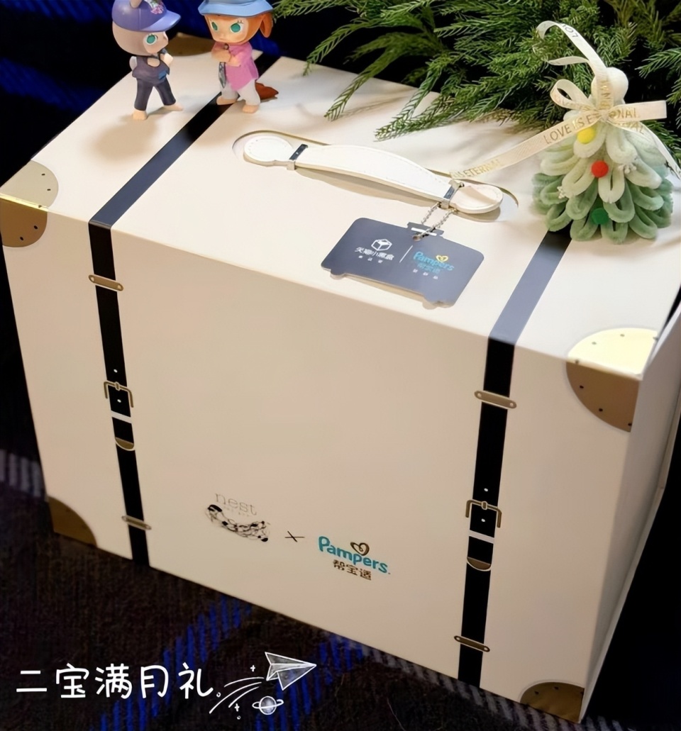 卢靖姗庆祝出月子，晒素颜健身照超惊艳，腰腹部零赘肉恢复太好了