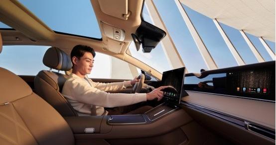 鸿蒙智行享界12月交付目标破万，享界以“科技豪华”刺穿BBA防线