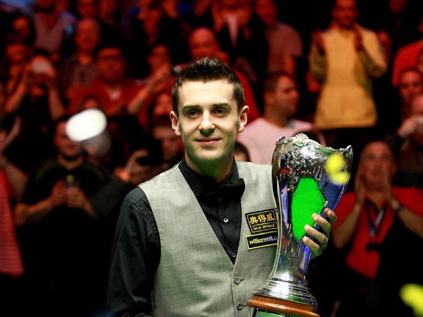 塞尔比捧杯改写纪录，赵心童丁俊晖低迷引质疑，冷门赛事背后隐情