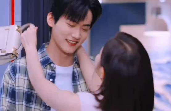 陈妍希周柯宇等主演《狙击蝴蝶》父母突袭片场引尴尬