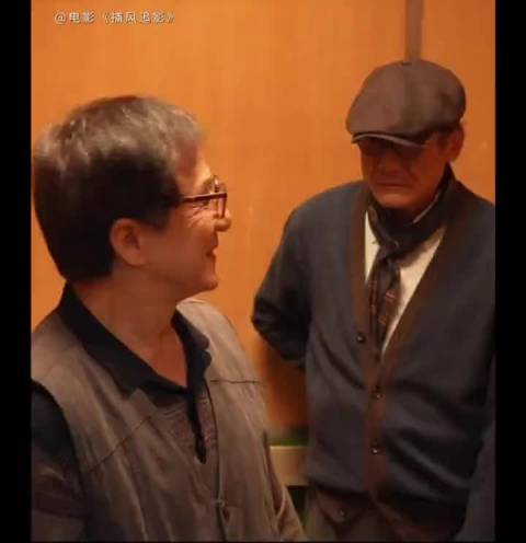 梁家辉同款折叠小刀上市，高硬度钢材打造露营利器