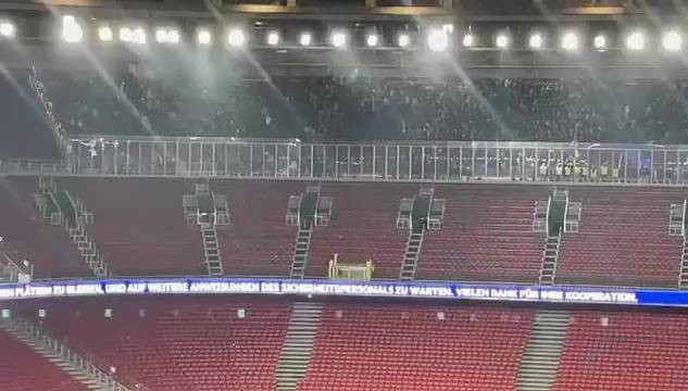 欧冠巴萨2比1胜法兰克福，赛后2500名客队球迷延迟离场避冲突