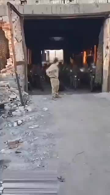 俄兽人军团骑摩托再出动，多数有去无回仍冒险