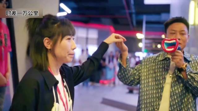 张冉沉浸在老板的大饼里