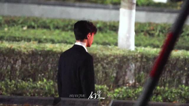 李一桐新剧路透引热议，前夫哥获余梦吻戏