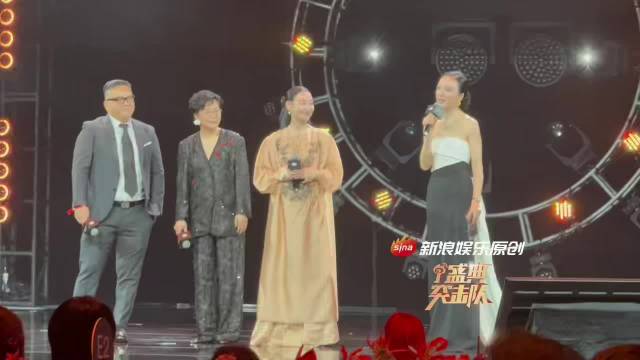 “当时替身都不敢跳，第三次后我让武术指导老师一脚把我踹下去”