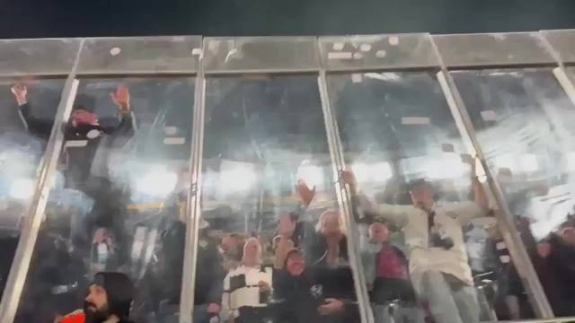 当孔德梅开二度帮助巴萨反超比分时，法兰克福球迷彻底炸了