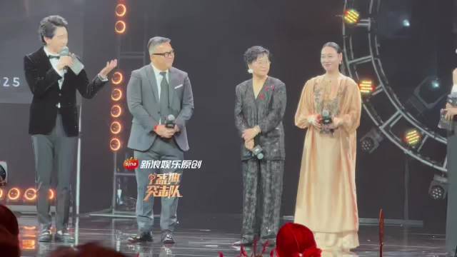 新浪娱乐盛典突击队@惠英紅kara 说演员拿到剧本要研究导演的想法