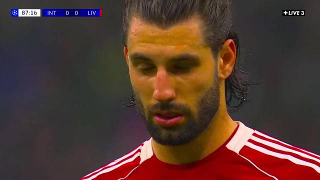 无间道，故意送点？背身拿球毫无威胁，你去拉他？